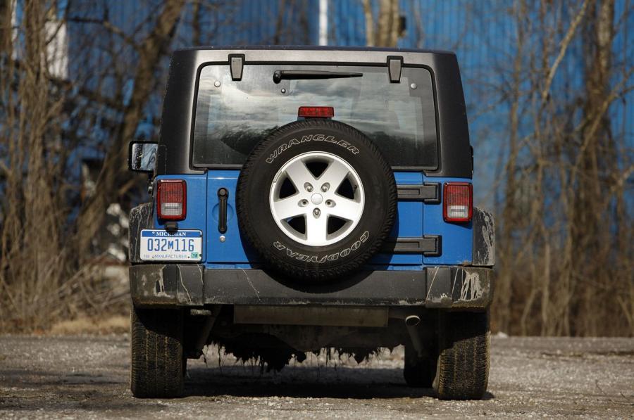  Jeep Wrangler Sport 2012 года  (фото 56 из 60)